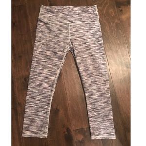 Fabletics Cropped Leggings. Black patterned. Sz S